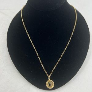 ❤️SOLD❤️ 18k gold Louis Vuitton necklace